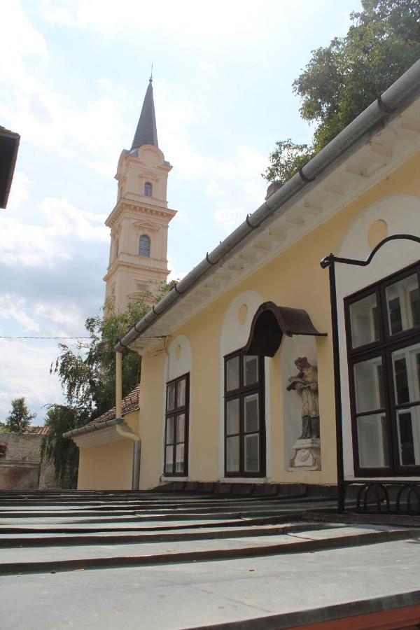 Zwinger Apartman Sopron Exterior photo